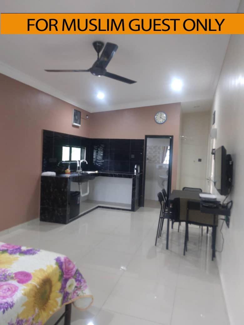 Yasmeen Studio Roomstay Kijal - Room 1 - For Two Person Islam Guest Only Dış mekan fotoğraf